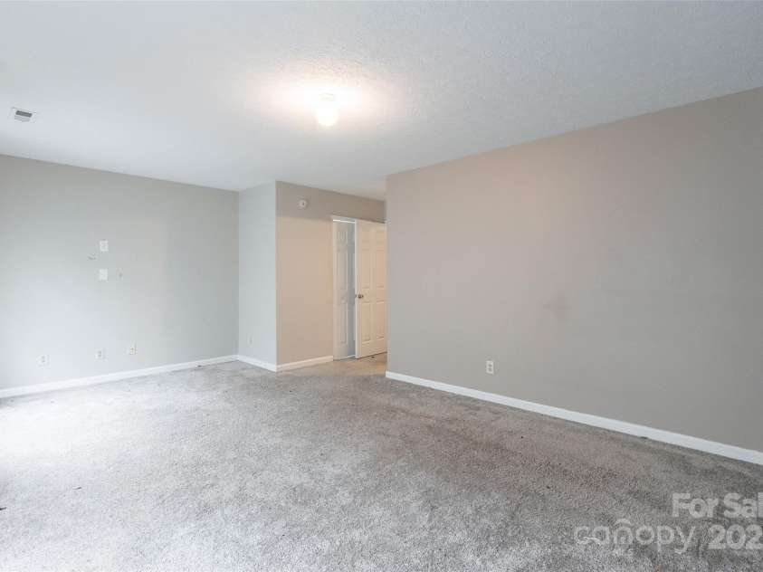 8800 Old Potters Road, Charlotte, NC 28269.  MLS# CAR4238636, YatesRealty ID 3600. 