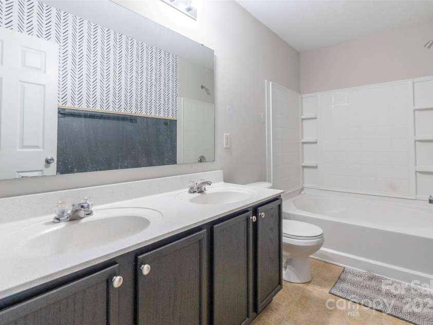 8800 Old Potters Road, Charlotte, NC 28269.  MLS# CAR4238636, YatesRealty ID 3600. 