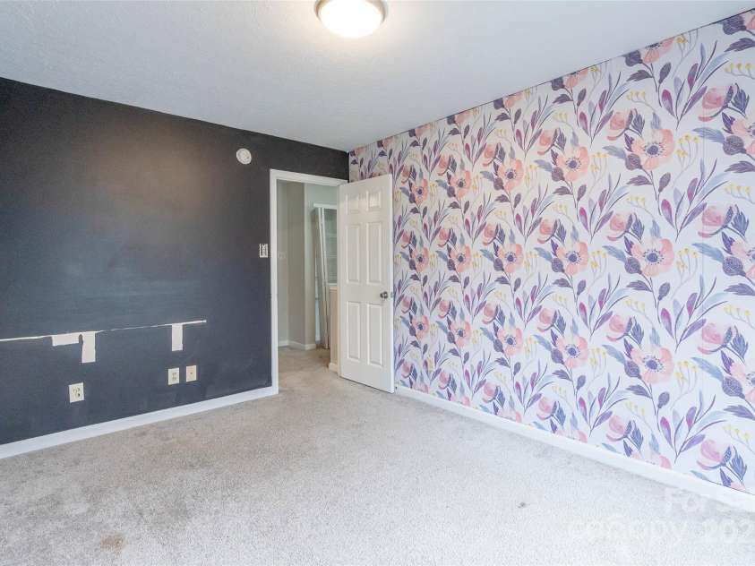 8800 Old Potters Road, Charlotte, NC 28269.  MLS# CAR4238636, YatesRealty ID 3600. 