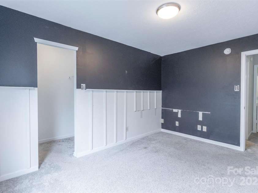 8800 Old Potters Road, Charlotte, NC 28269.  MLS# CAR4238636, YatesRealty ID 3600. 