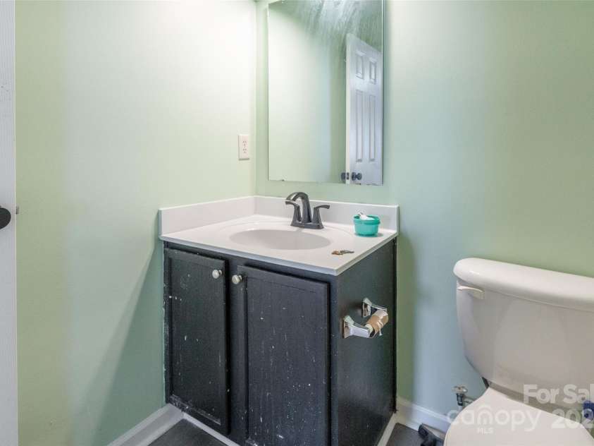 8800 Old Potters Road, Charlotte, NC 28269.  MLS# CAR4238636, YatesRealty ID 3600. 