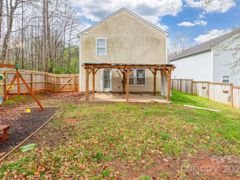 8800 Old Potters Road, Charlotte, NC 28269.  MLS# CAR4238636, YatesRealty ID 3600. 