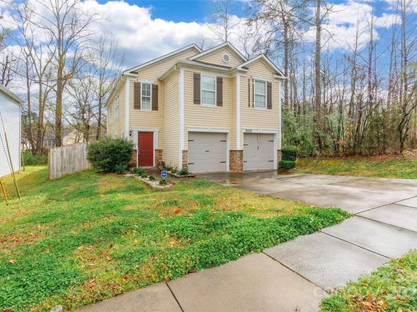 8800 Old Potters Road, Charlotte, NC 28269.  MLS# CAR4238636, YatesRealty ID 3600. 