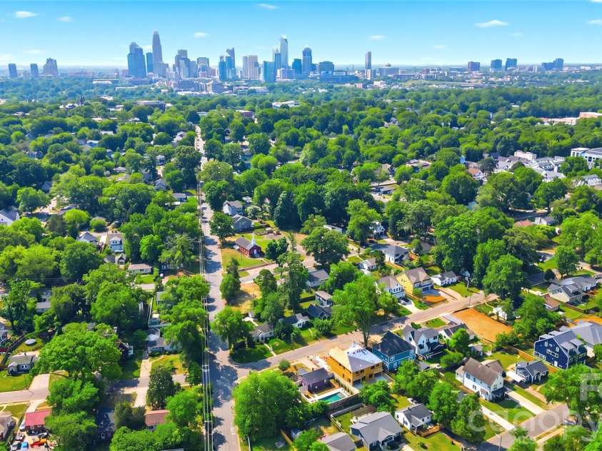 3922 Sarah Drive, Charlotte, NC 28217.  MLS# CAR4388091, YatesRealty ID 36000. 