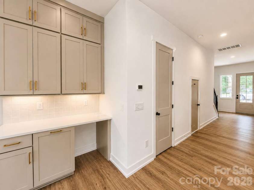 3922 Sarah Drive, Charlotte, NC 28217.  MLS# CAR4388091, YatesRealty ID 36000. 