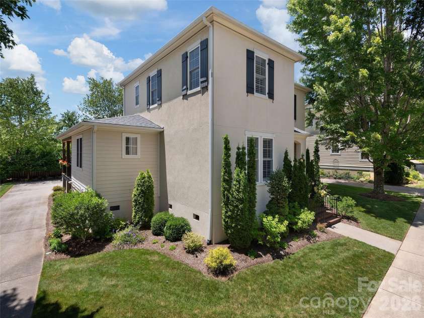 21 Dayflower Drive, Asheville, NC 28803.  MLS# CAR4396051, YatesRealty ID 36002. 