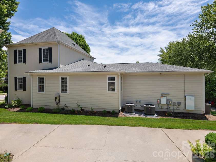 21 Dayflower Drive, Asheville, NC 28803.  MLS# CAR4396051, YatesRealty ID 36002. 