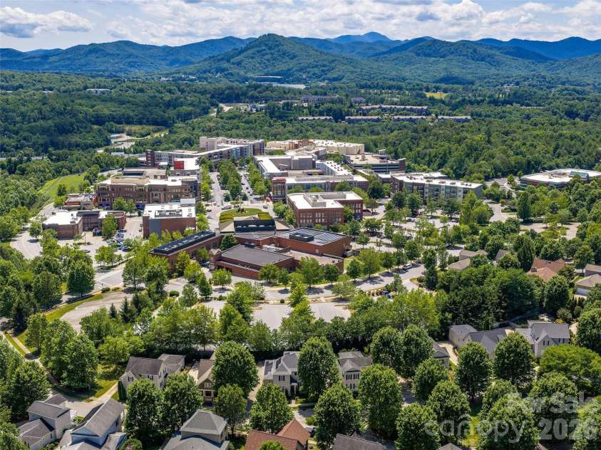 21 Dayflower Drive, Asheville, NC 28803.  MLS# CAR4396051, YatesRealty ID 36002. 