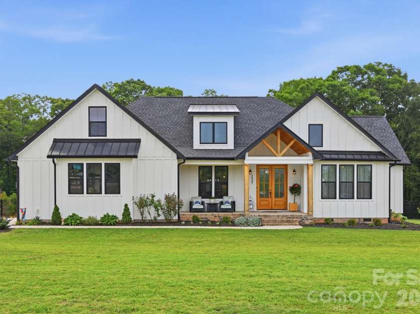 237 Triple Ponds Court, Clover, SC 29710.  MLS# CAR4392449, YatesRealty ID 36003. 