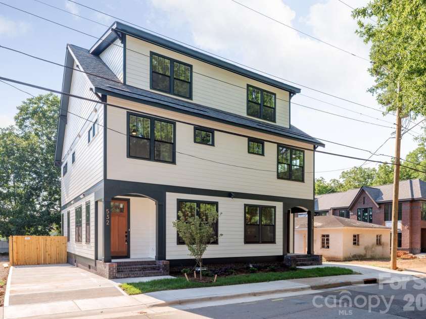 530 Campus Street, Charlotte, NC 28216.  MLS# CAR4395251, YatesRealty ID 36005. 