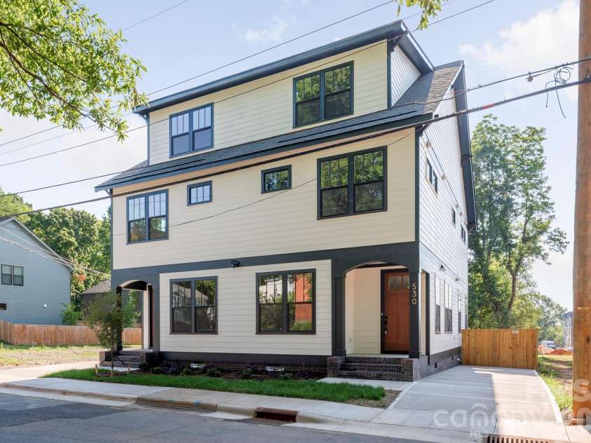532 Campus Street, Charlotte, NC 28216.  MLS# CAR4395472, YatesRealty ID 36006. 