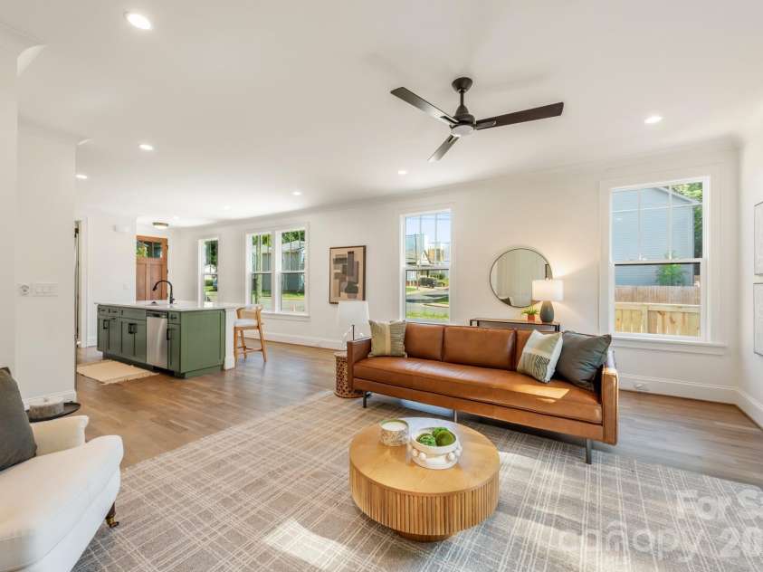 532 Campus Street, Charlotte, NC 28216.  MLS# CAR4395472, YatesRealty ID 36006. 