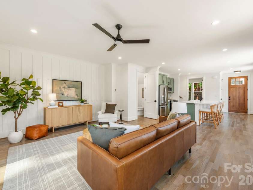 532 Campus Street, Charlotte, NC 28216.  MLS# CAR4395472, YatesRealty ID 36006. 