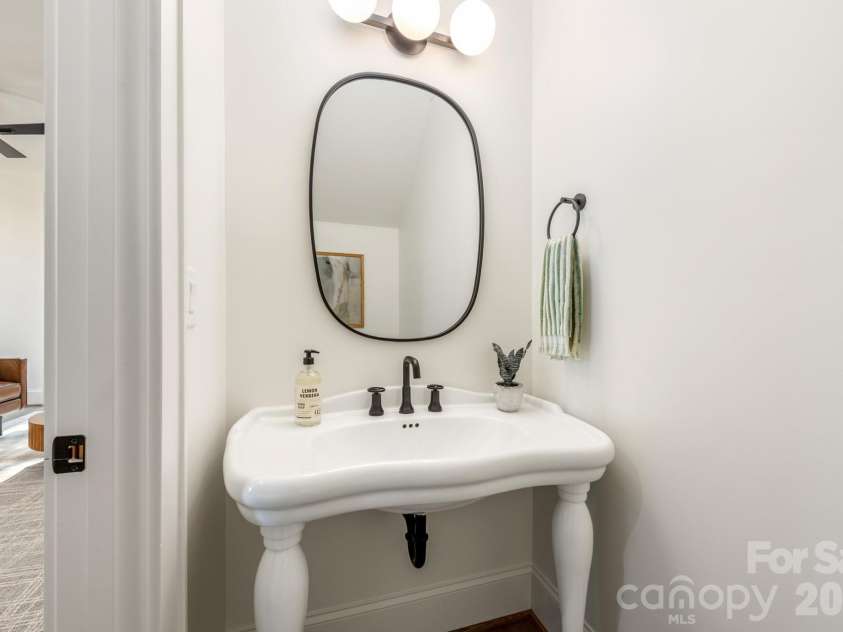 532 Campus Street, Charlotte, NC 28216.  MLS# CAR4395472, YatesRealty ID 36006. 