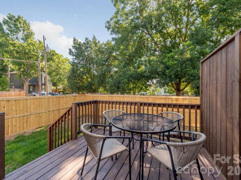 532 Campus Street, Charlotte, NC 28216.  MLS# CAR4395472, YatesRealty ID 36006. 