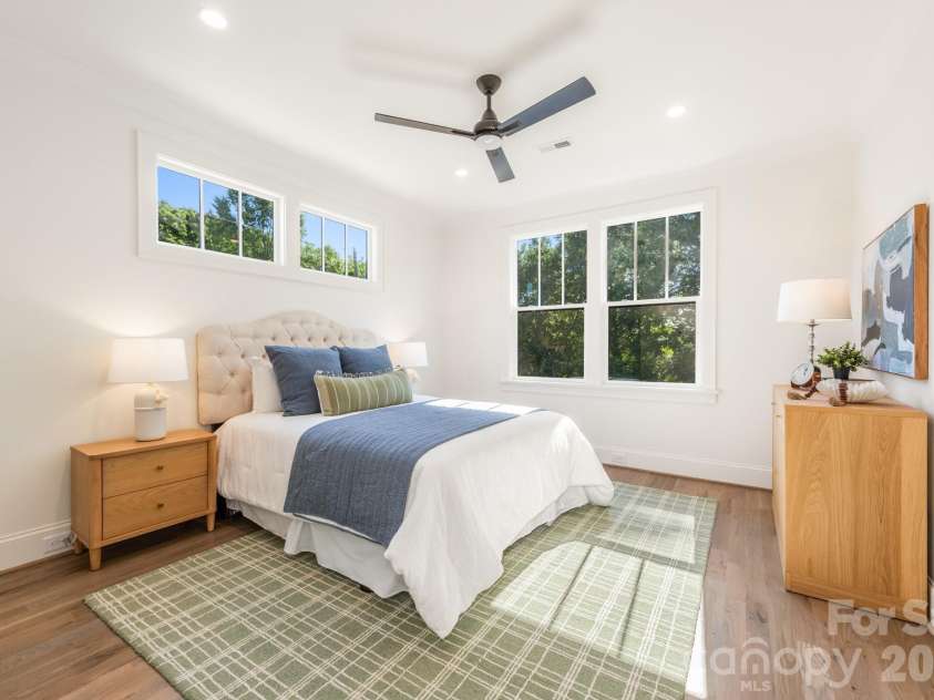 532 Campus Street, Charlotte, NC 28216.  MLS# CAR4395472, YatesRealty ID 36006. 
