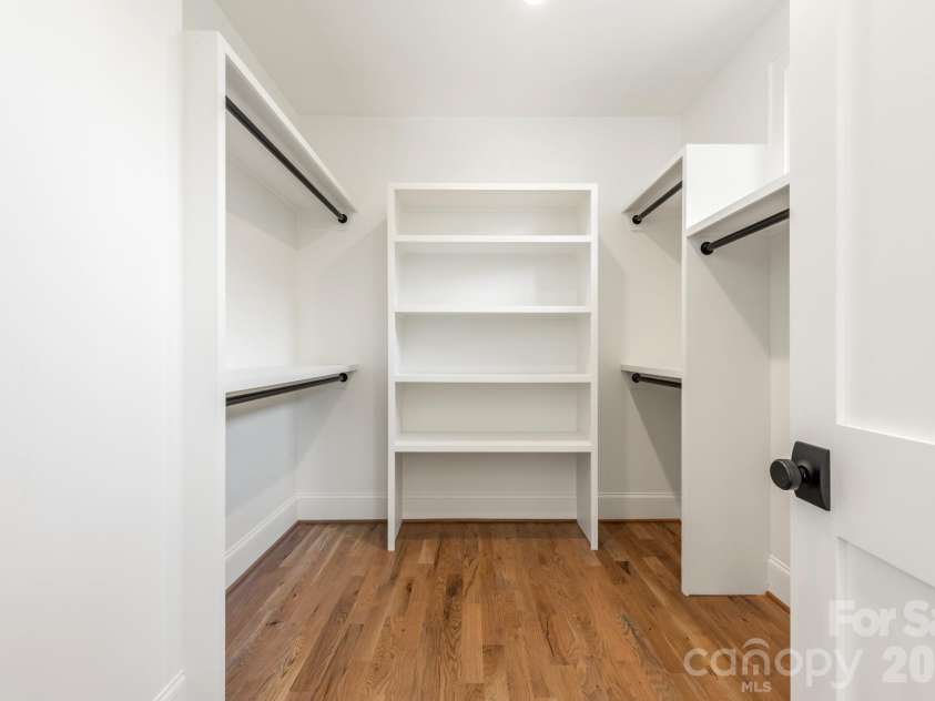532 Campus Street, Charlotte, NC 28216.  MLS# CAR4395472, YatesRealty ID 36006. 