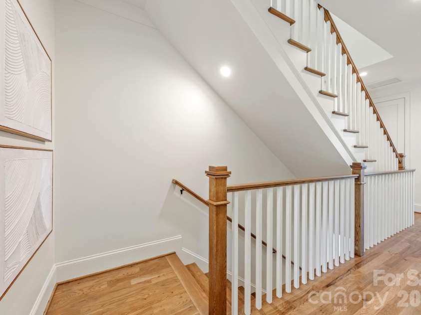 532 Campus Street, Charlotte, NC 28216.  MLS# CAR4395472, YatesRealty ID 36006. 