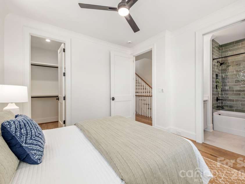 532 Campus Street, Charlotte, NC 28216.  MLS# CAR4395472, YatesRealty ID 36006. 
