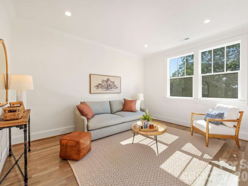 532 Campus Street, Charlotte, NC 28216.  MLS# CAR4395472, YatesRealty ID 36006. 