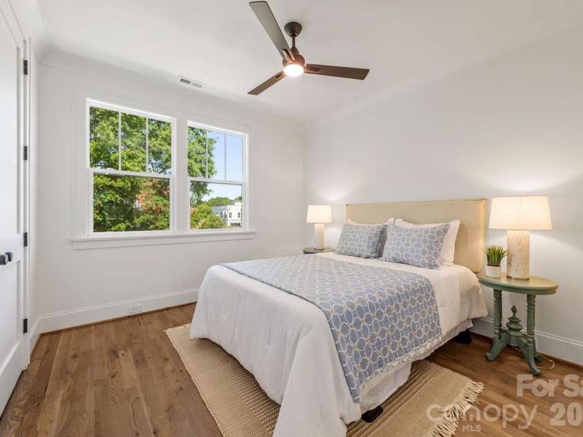 532 Campus Street, Charlotte, NC 28216.  MLS# CAR4395472, YatesRealty ID 36006. 