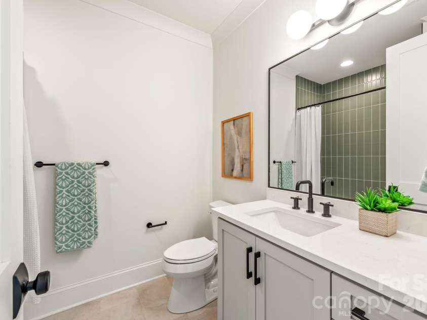 532 Campus Street, Charlotte, NC 28216.  MLS# CAR4395472, YatesRealty ID 36006. 