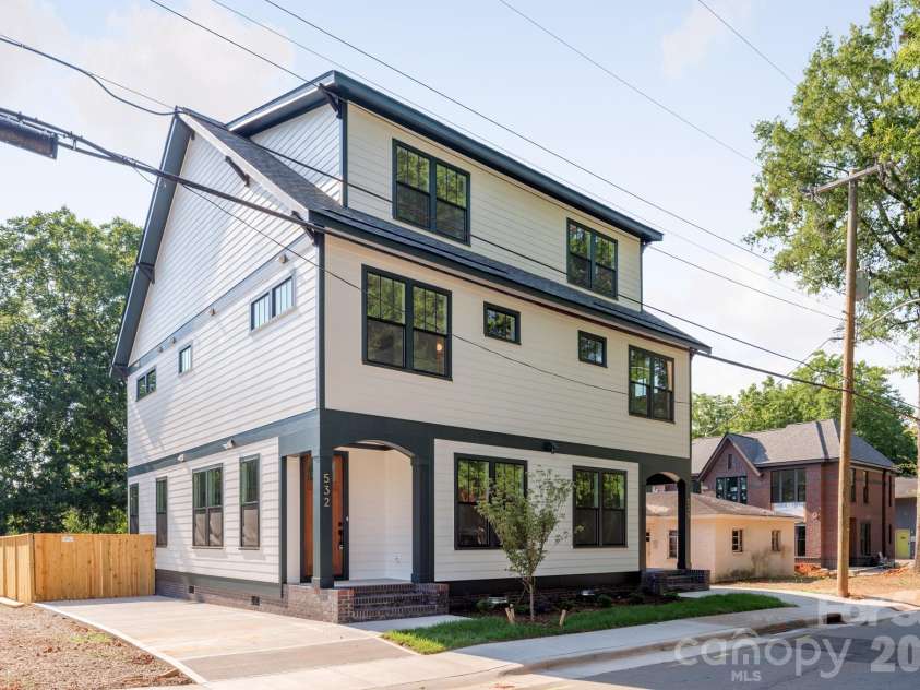 532 Campus Street, Charlotte, NC 28216.  MLS# CAR4395472, YatesRealty ID 36006. 