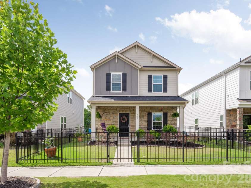 525 Windage Way, Pineville, NC 28134.  MLS# CAR4396366, YatesRealty ID 36007. 