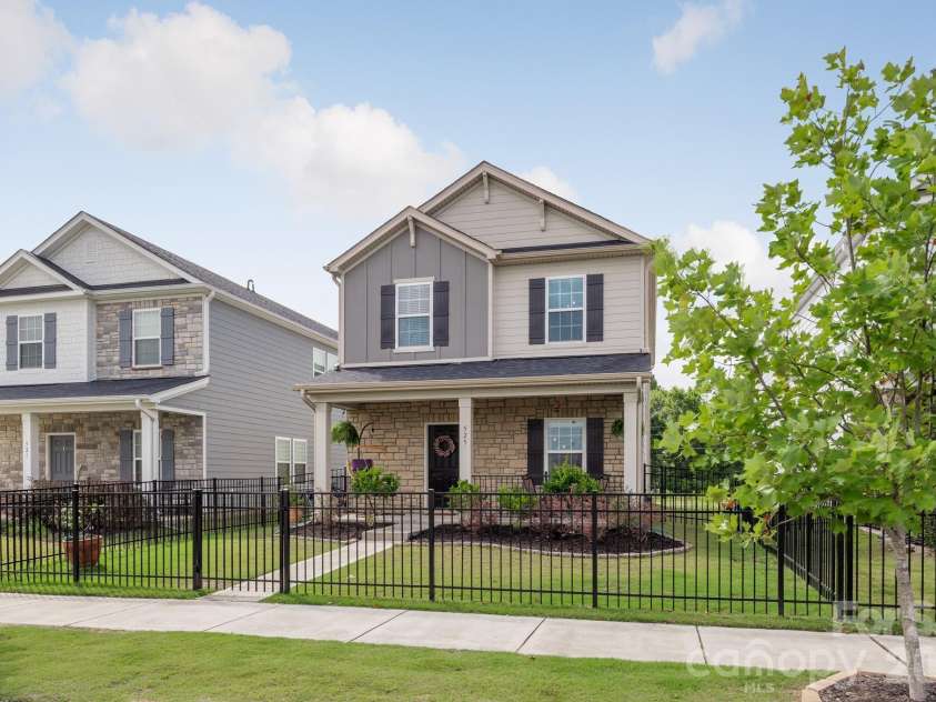 525 Windage Way, Pineville, NC 28134.  MLS# CAR4396366, YatesRealty ID 36007. 