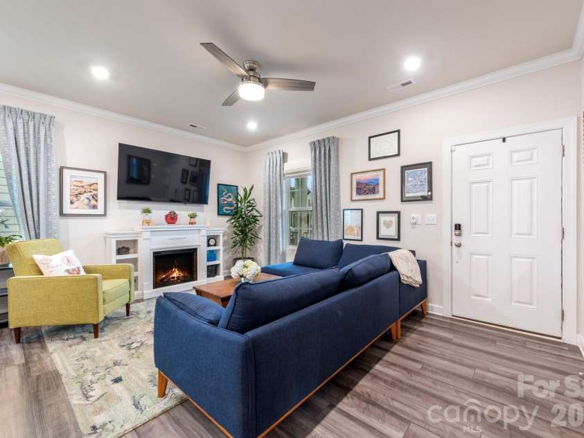 525 Windage Way, Pineville, NC 28134.  MLS# CAR4396366, YatesRealty ID 36007. 