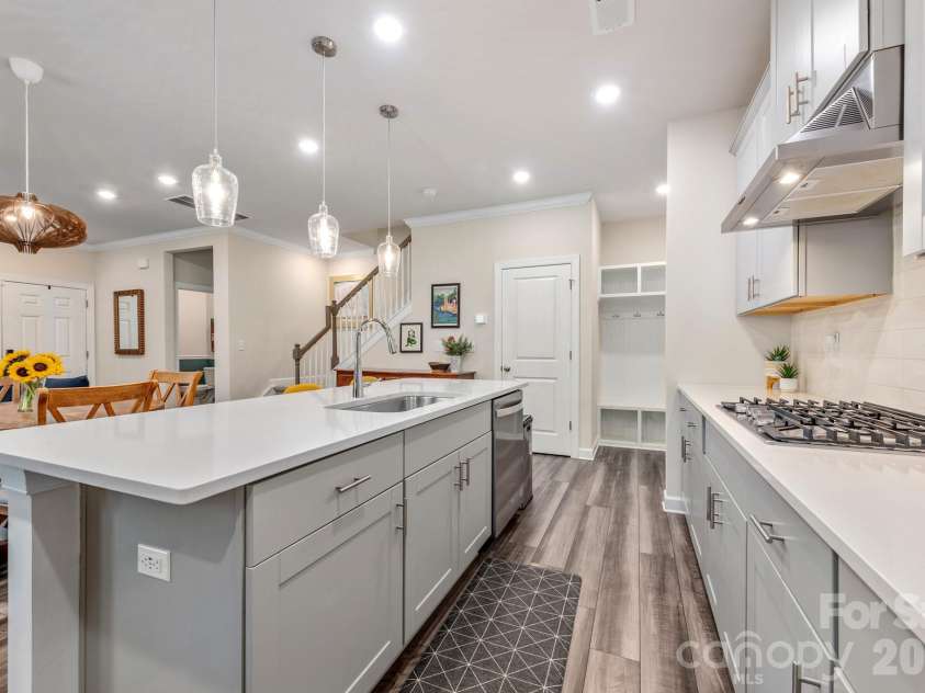 525 Windage Way, Pineville, NC 28134.  MLS# CAR4396366, YatesRealty ID 36007. 
