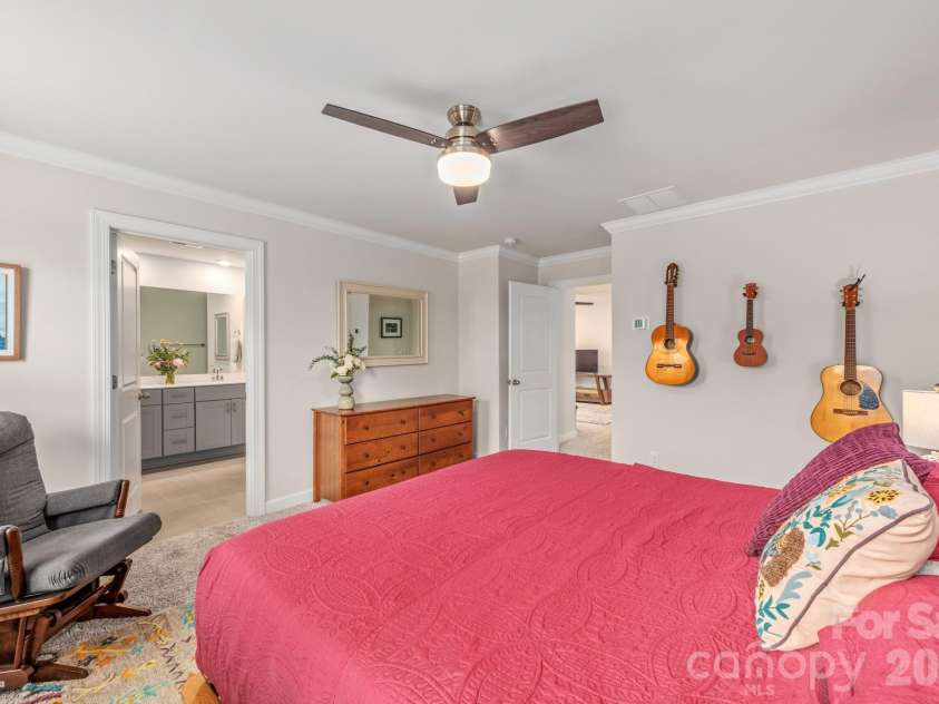 525 Windage Way, Pineville, NC 28134.  MLS# CAR4396366, YatesRealty ID 36007. 