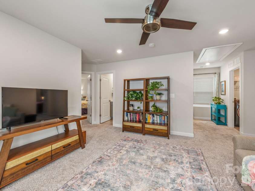 525 Windage Way, Pineville, NC 28134.  MLS# CAR4396366, YatesRealty ID 36007. 