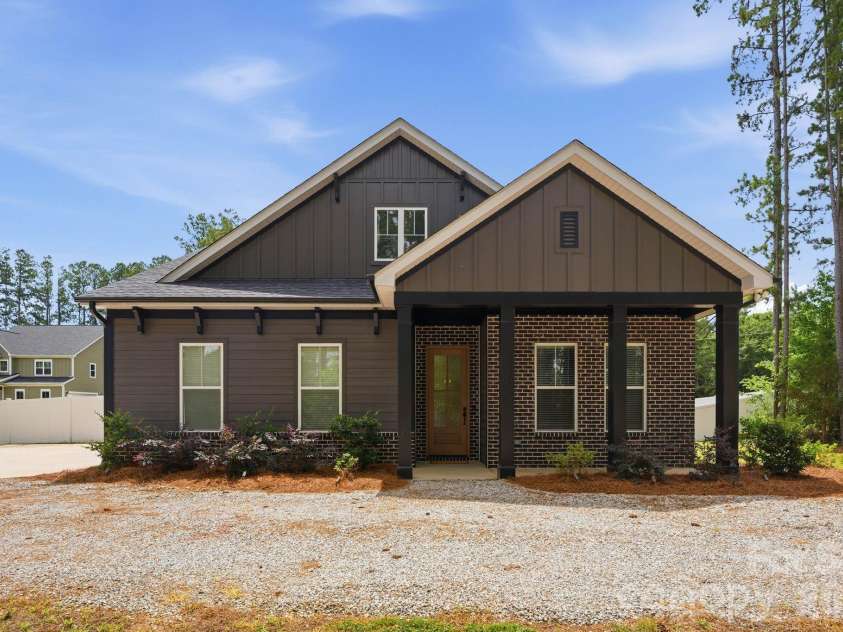 322 Shinnville Road, Mooresville, NC 28115.  MLS# CAR4398193, YatesRealty ID 36009. 