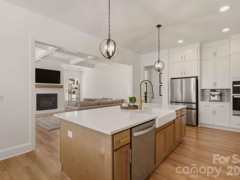 322 Shinnville Road, Mooresville, NC 28115.  MLS# CAR4398193, YatesRealty ID 36009. 