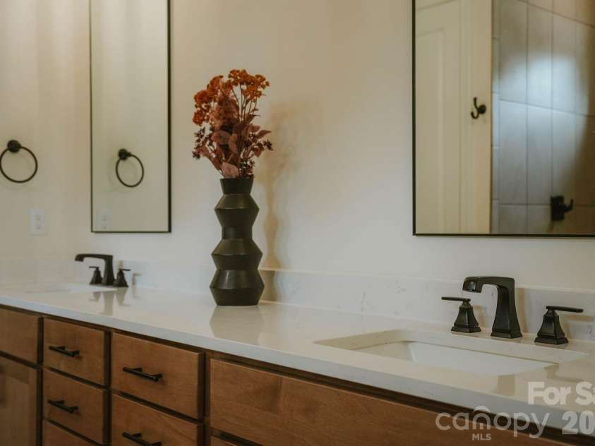 322 Shinnville Road, Mooresville, NC 28115.  MLS# CAR4398193, YatesRealty ID 36009. 