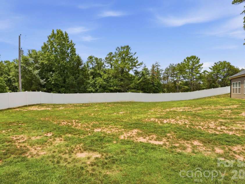 322 Shinnville Road, Mooresville, NC 28115.  MLS# CAR4398193, YatesRealty ID 36009. 