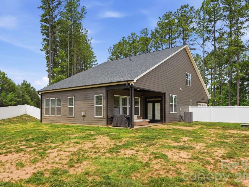 322 Shinnville Road, Mooresville, NC 28115.  MLS# CAR4398193, YatesRealty ID 36009. 