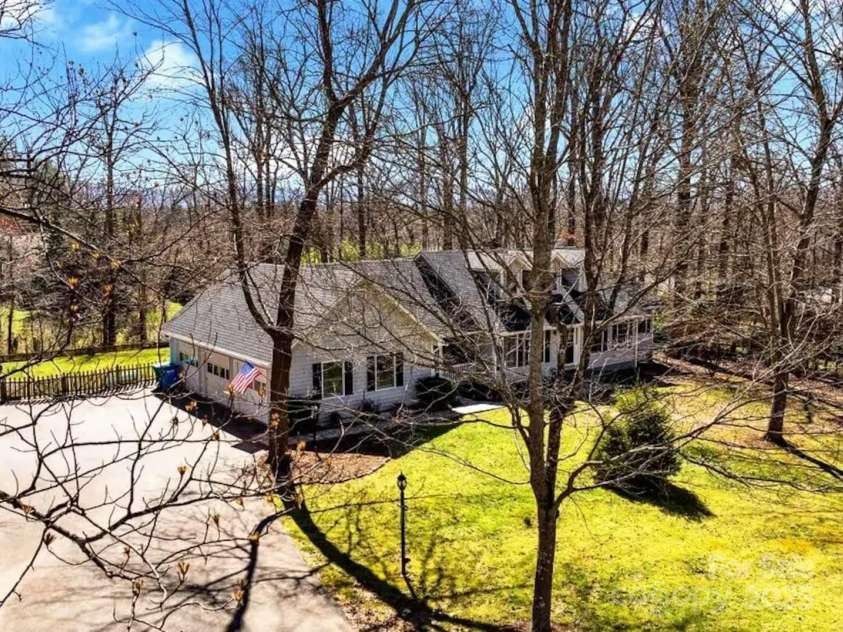10 High Meadows Drive, Candler, NC 28715.  MLS# CAR4237613, YatesRealty ID 3601. 