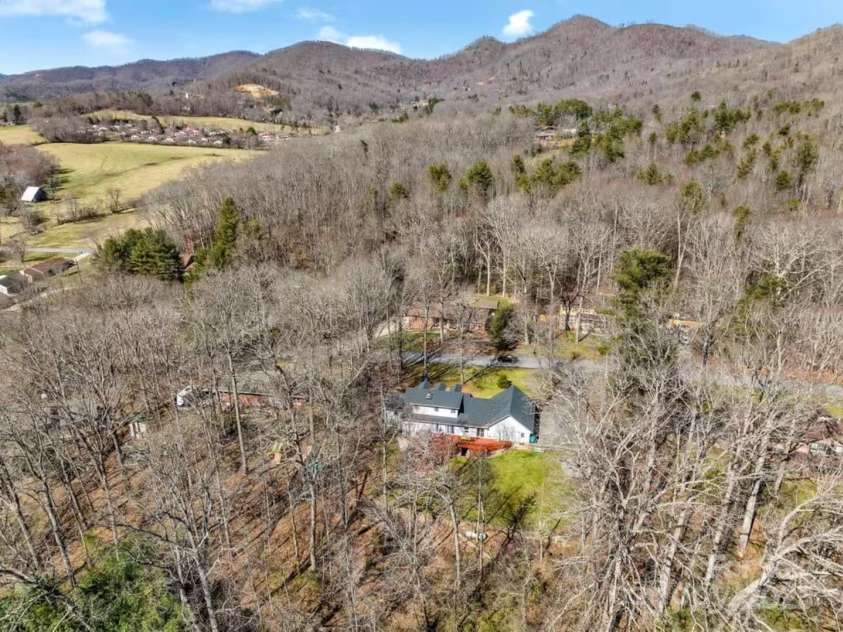 10 High Meadows Drive, Candler, NC 28715.  MLS# CAR4237613, YatesRealty ID 3601. 