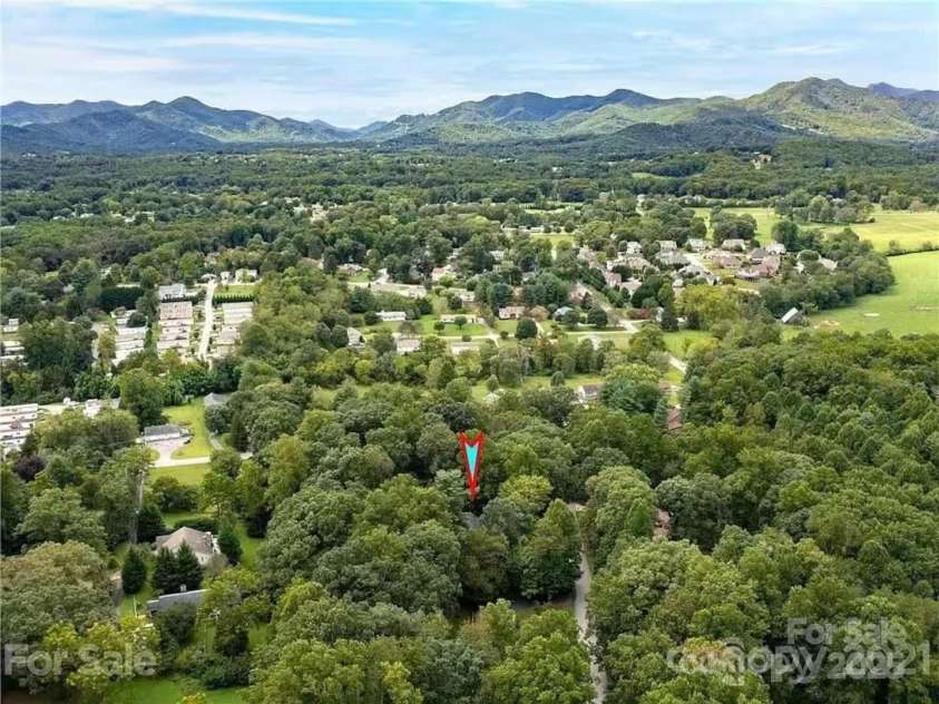 10 High Meadows Drive, Candler, NC 28715.  MLS# CAR4237613, YatesRealty ID 3601. 