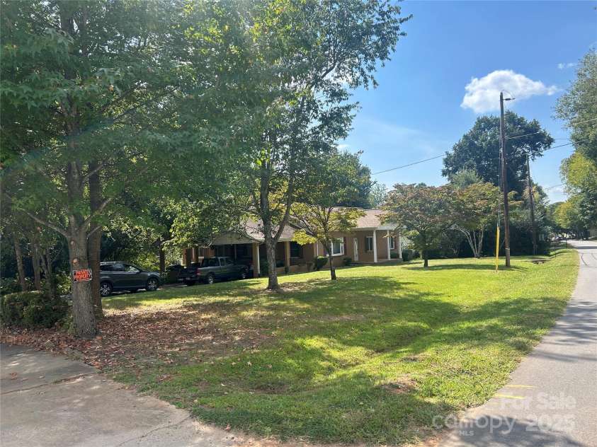 403 Catawba Avenue, Davidson, NC 28036.  MLS# CAR4305729, YatesRealty ID 3601. 