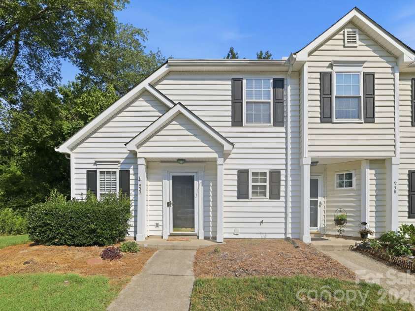 932 Heritage Parkway, Fort Mill, SC 29715.  MLS# CAR4401644, YatesRealty ID 36010. End Unit Premium Lot!!