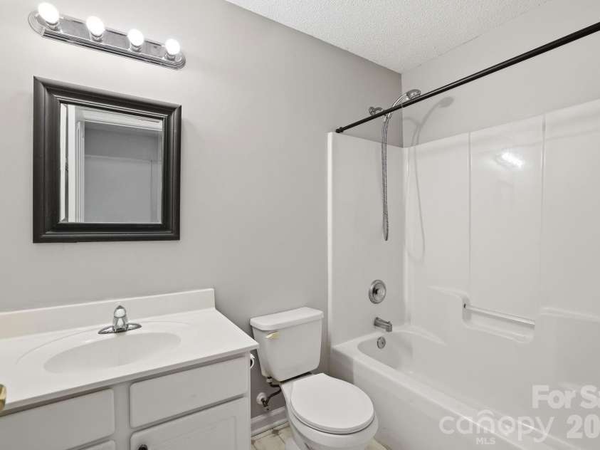 932 Heritage Parkway, Fort Mill, SC 29715.  MLS# CAR4401644, YatesRealty ID 36010. Full Bath on Upper level