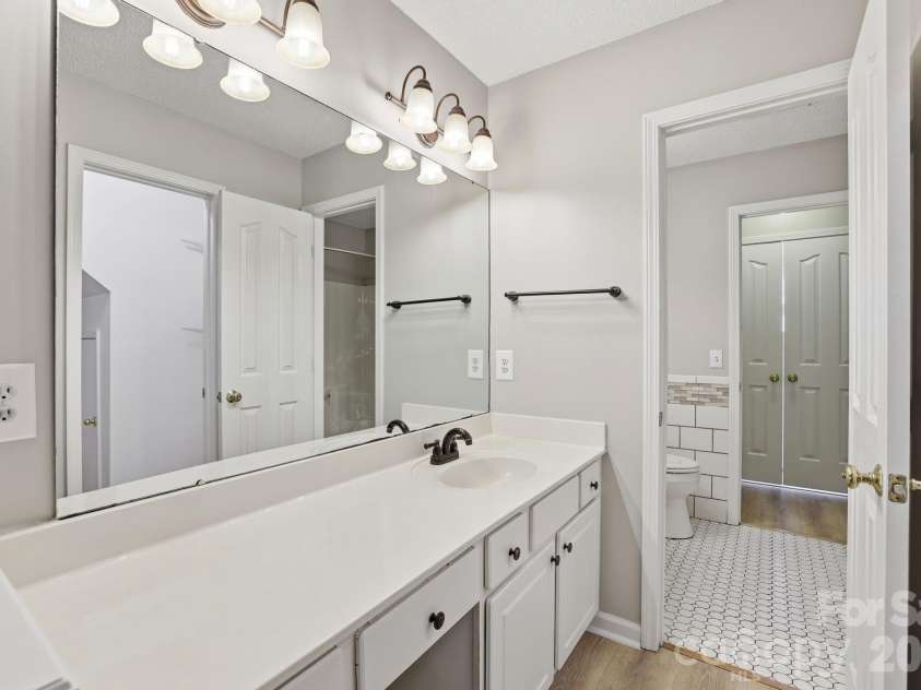 932 Heritage Parkway, Fort Mill, SC 29715.  MLS# CAR4401644, YatesRealty ID 36010. Large Master Bath