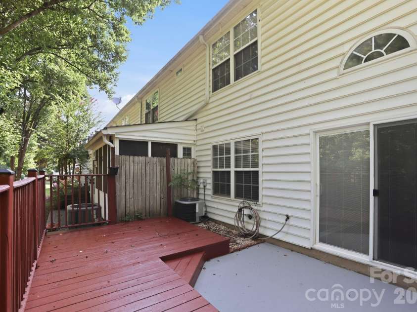 932 Heritage Parkway, Fort Mill, SC 29715.  MLS# CAR4401644, YatesRealty ID 36010. Nice patio & deck