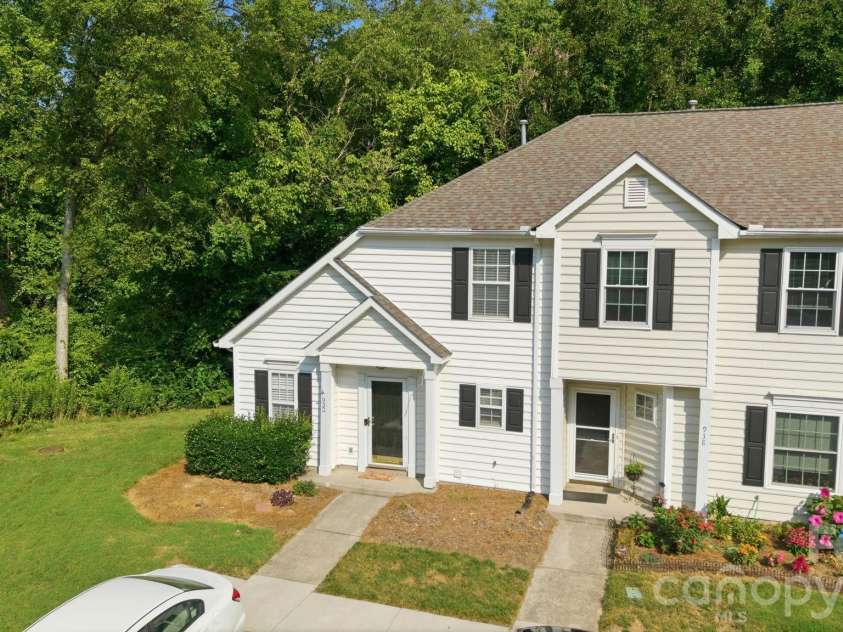 932 Heritage Parkway, Fort Mill, SC 29715.  MLS# CAR4401644, YatesRealty ID 36010. Premium End-Unit