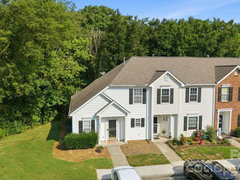 932 Heritage Parkway, Fort Mill, SC 29715.  MLS# CAR4401644, YatesRealty ID 36010. Premium End-Unit