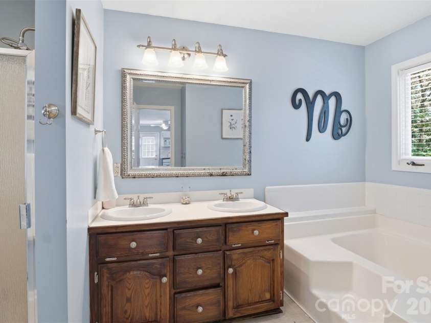 2134 Belle Chase Drive, Rock Hill, SC 29732.  MLS# CAR4402003, YatesRealty ID 36011. Primary Bath