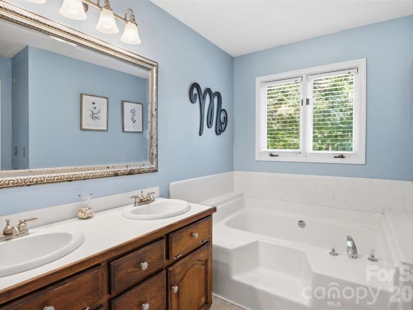 2134 Belle Chase Drive, Rock Hill, SC 29732.  MLS# CAR4402003, YatesRealty ID 36011. Primary Bath